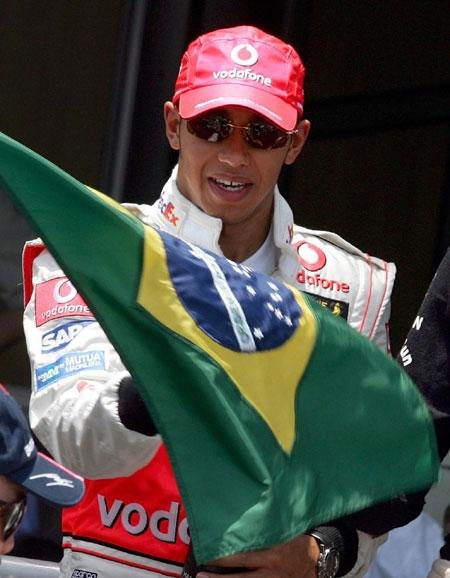 7届F1年度总冠军得主、时年43岁的迈克尔-舒马赫以第7名的成绩完赛